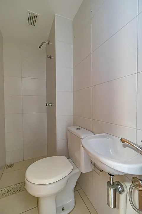 Apartamento 702 no Barra Wave: Banheiro de Serviço, foto 35