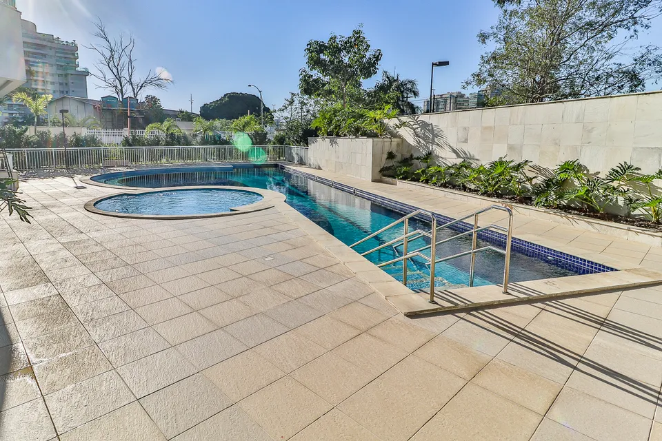 Apartamento 706 no Barra Wave: Piscina, foto 26