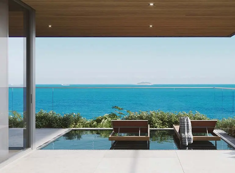 Piscina com vista para o mar do Canto Mar
