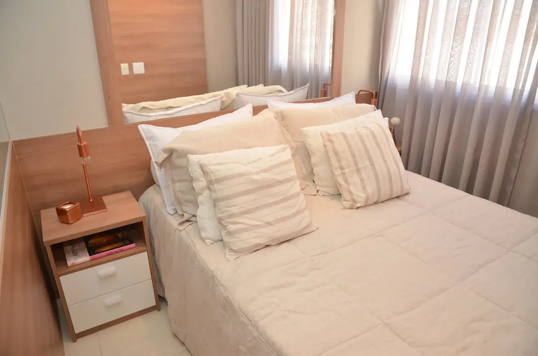 Quarto de casal do apartamento decorado do Carioca Residencial