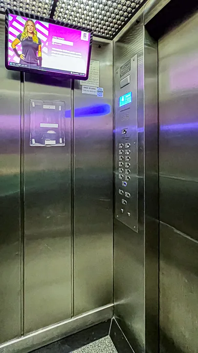 Elevador no Edifício Rena