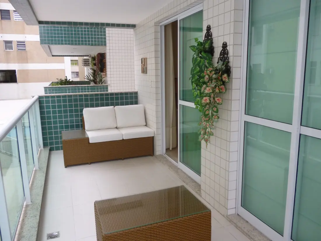 Varanda do apartamento decorado do Expand Residences