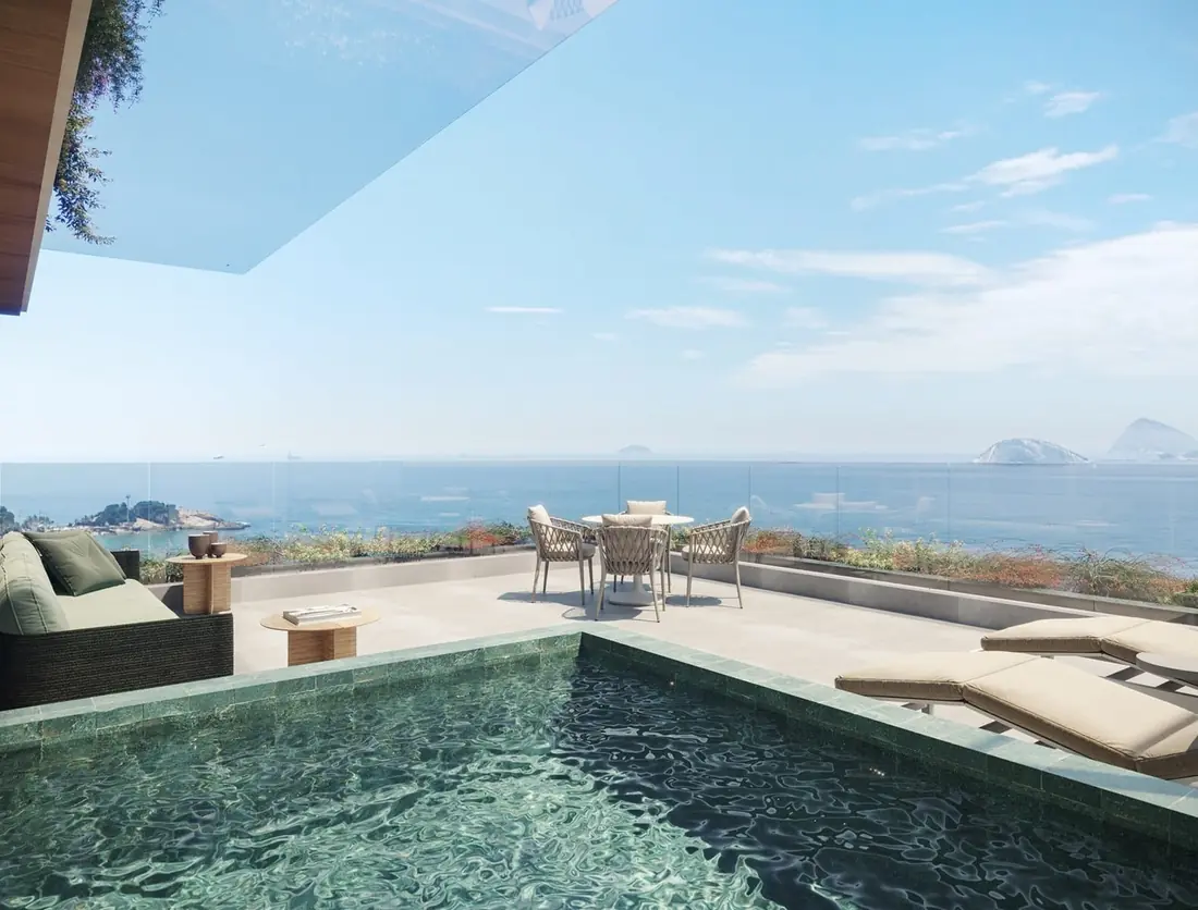 Terraço com piscina e vista para o mar do Almar Ipanema