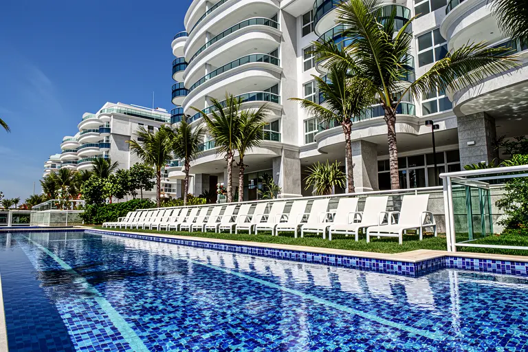 Les Residences de Monaco, piscina