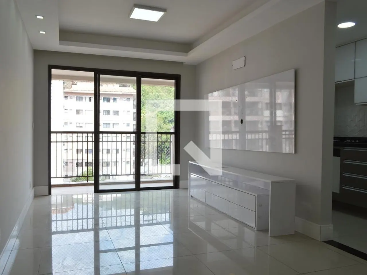 Apartamento no Mio Residencial: sala com varanda