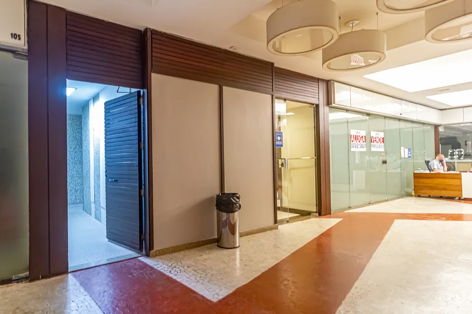 Hall dos elevadores no Mirante da Gávea