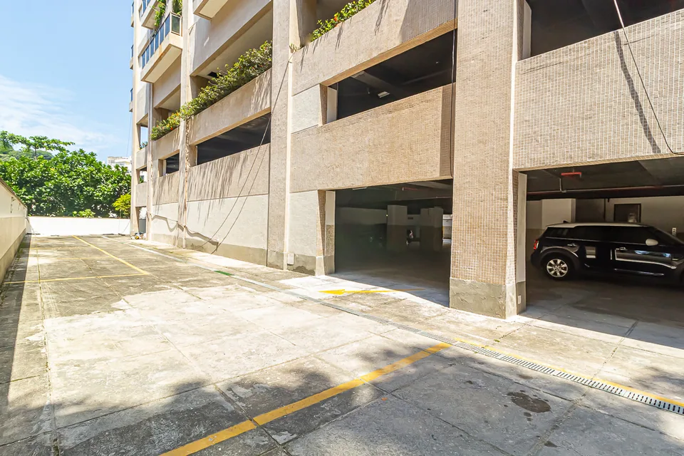 Garagem 3 vaga descoberta no Mirante da Gávea