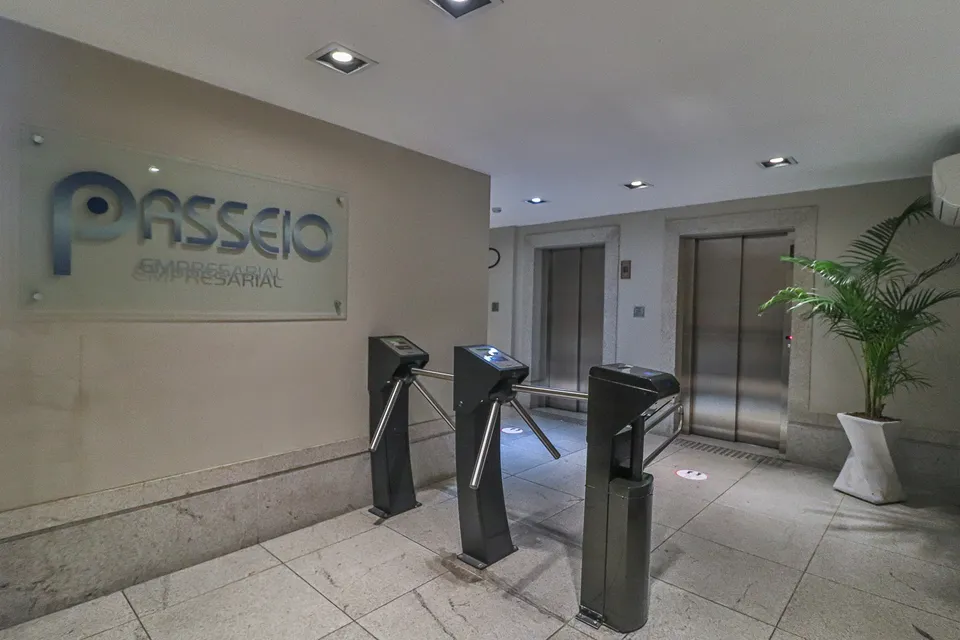 Sala 627 no Passeio Empresarial: Chancelas de Acesso e Elevadores, foto 25